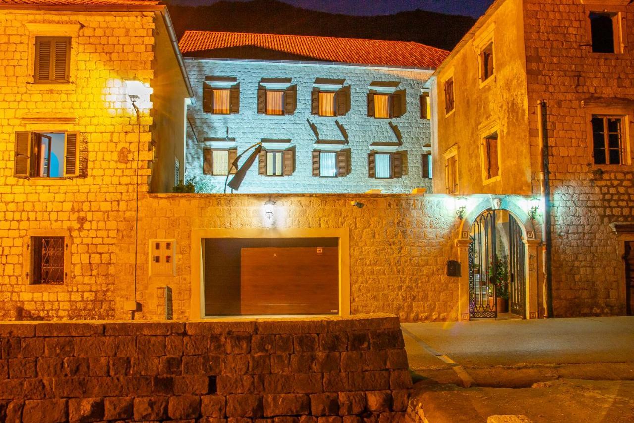 Pallazo Uniqato Seafront Kotor Buitenkant foto